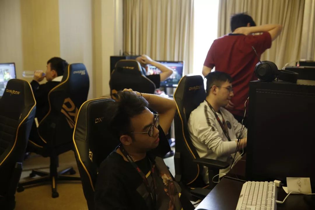 【战报】2021KPL春季赛常规赛第一轮W4D5，南京Hero久竞 0-3 成都AG超玩会