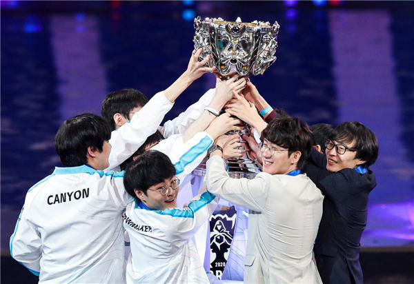 Xiaohu卢锡安圣枪巅峰输出 Light三杀收割战场 WBG3-2TES