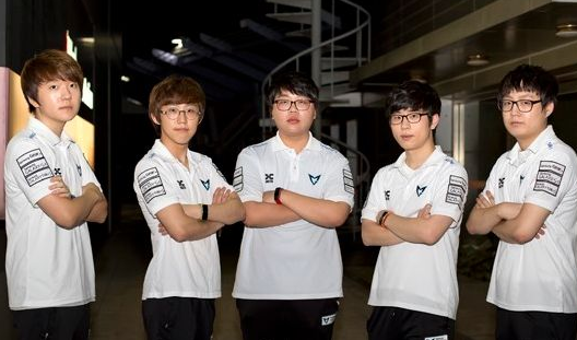 ThunderTalk Gaming 击败 Bilibili Gaming 在 LPL Split 1 2025