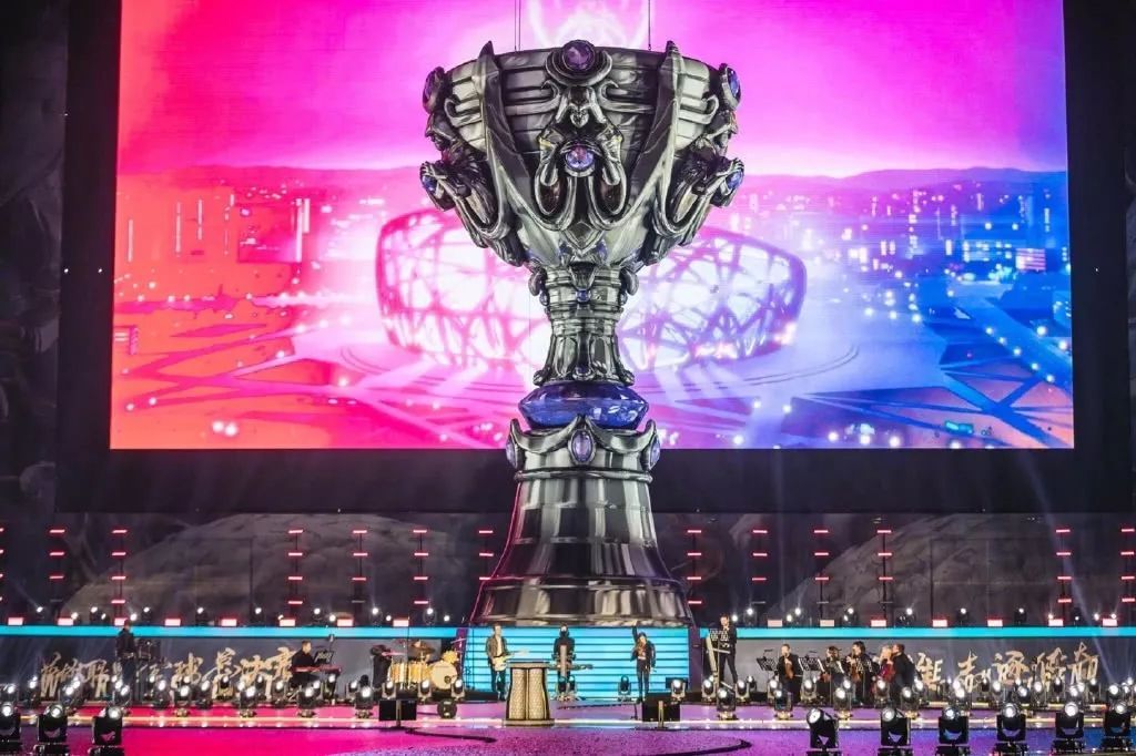 FunPlus Phoenix 赛后发布：感谢大家的支持、鼓励和批评，第二阶段见！