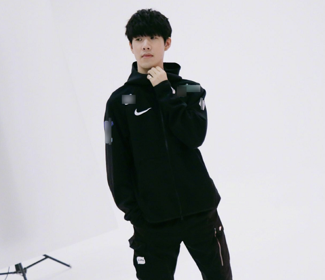 JiaQi 骑马真的很强！ JiaQi Kaisa 强行拿下四杀扭转局势并且 Royal Never Give Up 击败了 Anyone's Legend