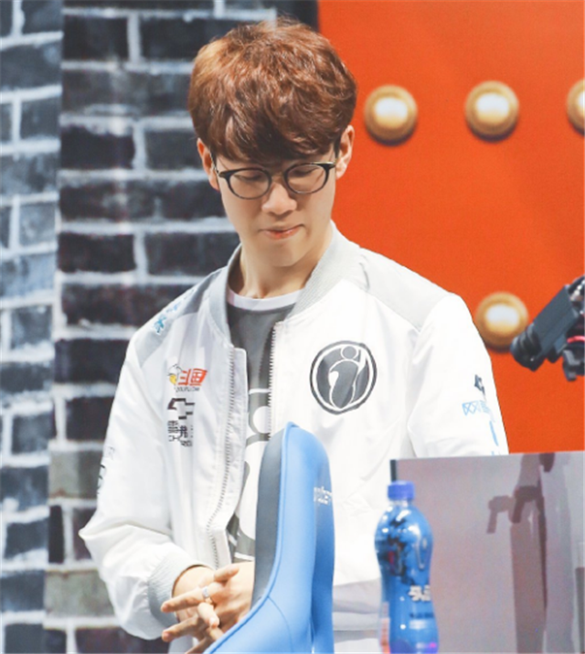 Tabe：我还是很看好RNG 他们现在的实力还没有完全打出来